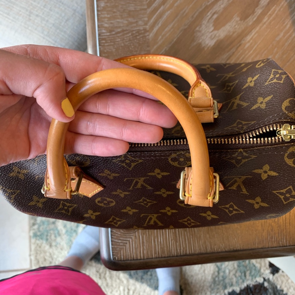 AUTHENTIC LOUIS VUITTON SPEEDY 25